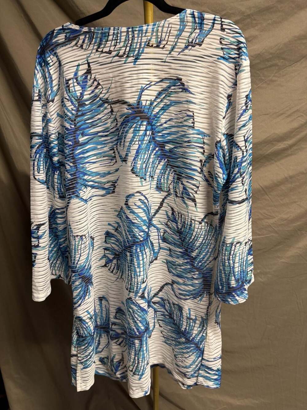 Pacific Beach Women's Blue and White Tropical Palm Leaf Print V-Neck Swim Cover-
